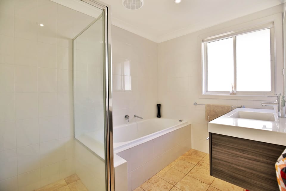 Main bathroom ,marble floor 