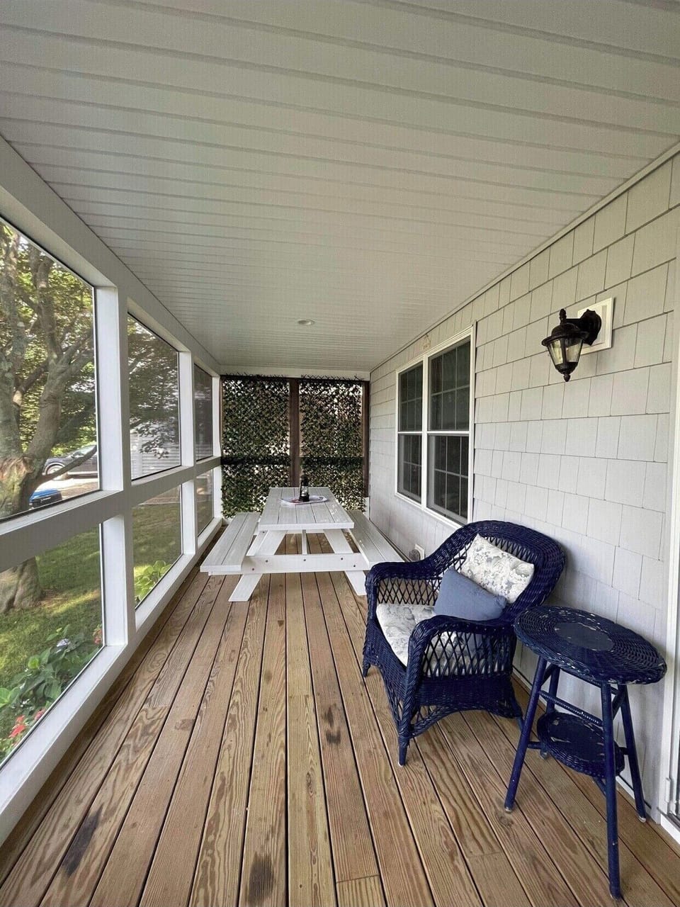 Another view of porch. 