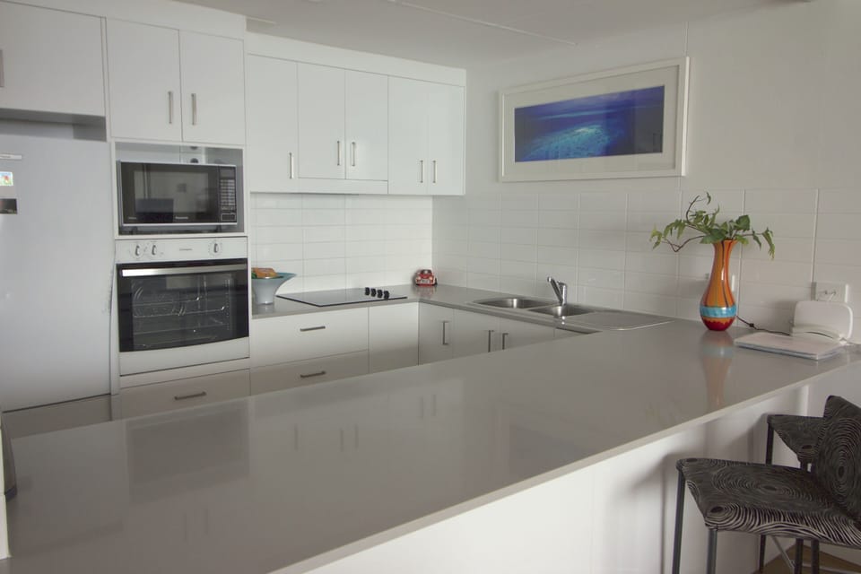 Clean & modern kitchen