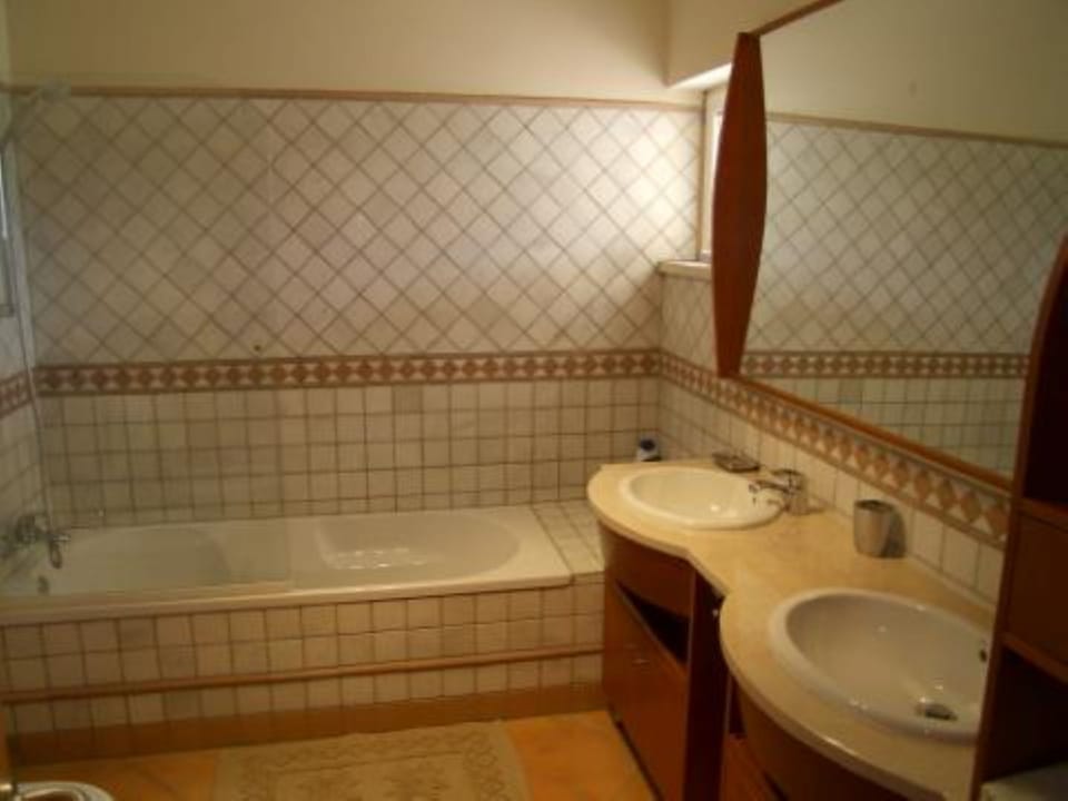 Ensuite to master bedroom with dressing room