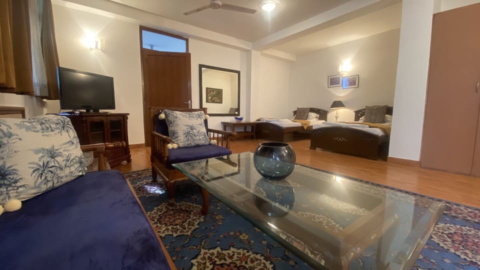 Deluxe Room | Premium bedding, in-room safe, desk, laptop workspace