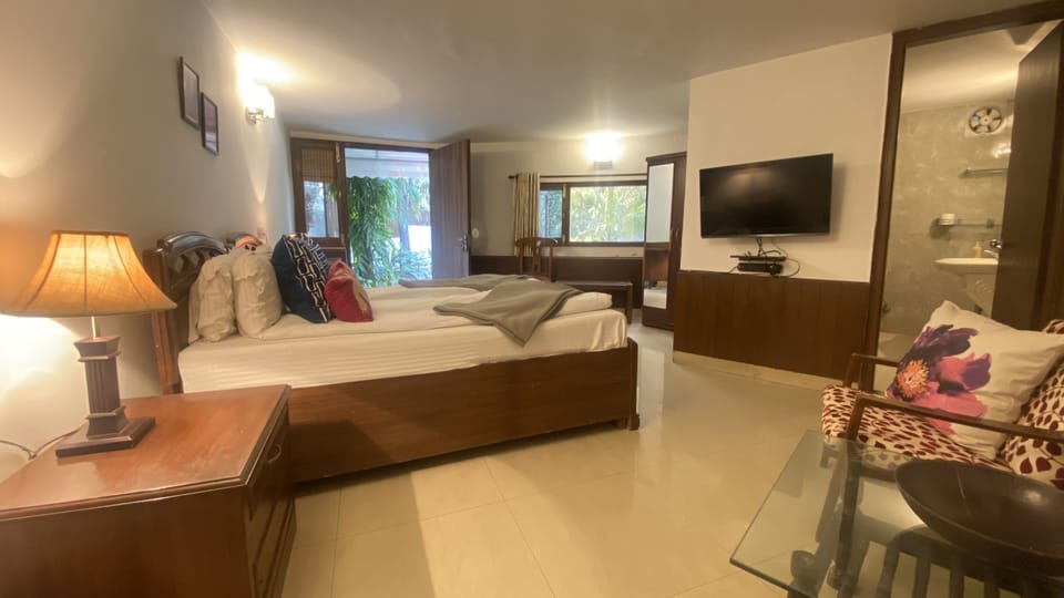 Standard Twin Room | Premium bedding, in-room safe, desk, laptop workspace