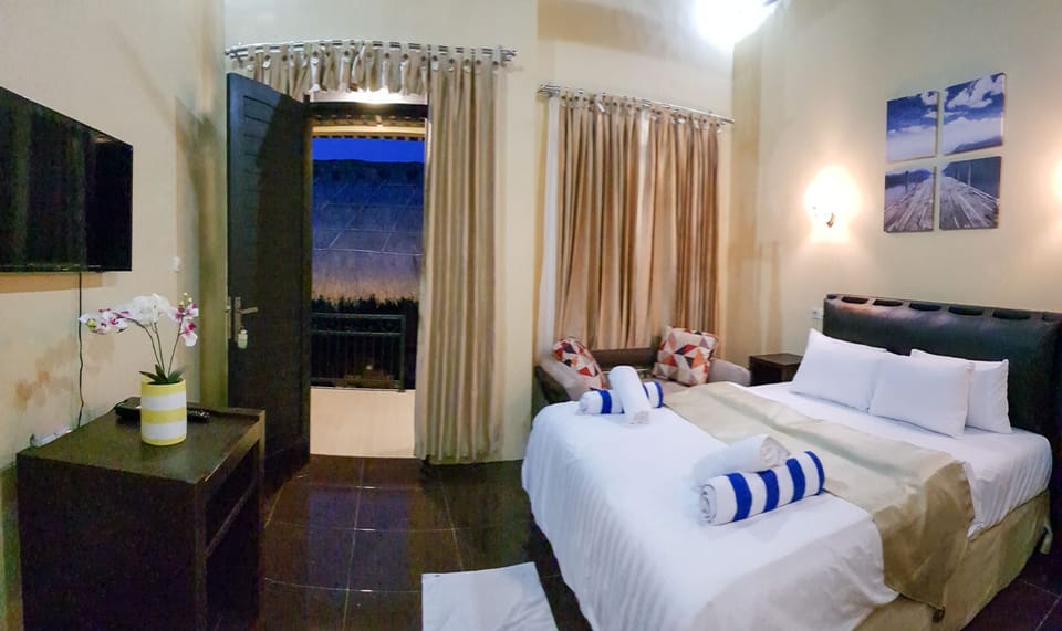 Minibar, in-room safe, iron/ironing board (on request), WiFi (free)