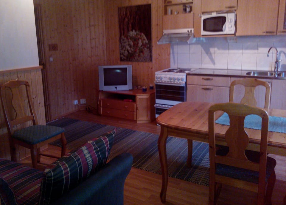 Lavuslahti | Private kitchen | Fridge, microwave, coffee/tea maker, electric kettle