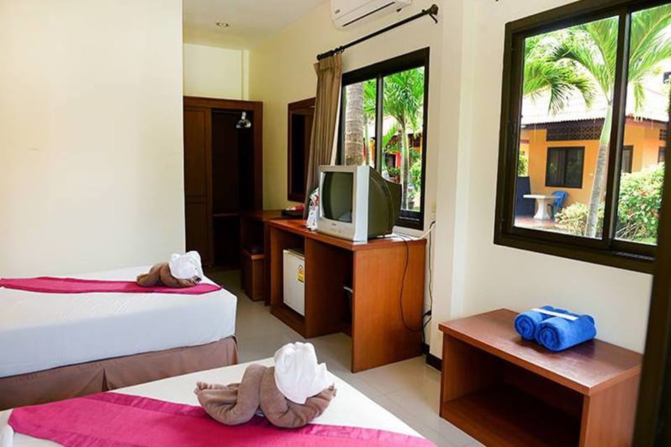 Superior Room with Air Condition  | Desk, blackout drapes, rollaway beds (surcharge), WiFi (free)