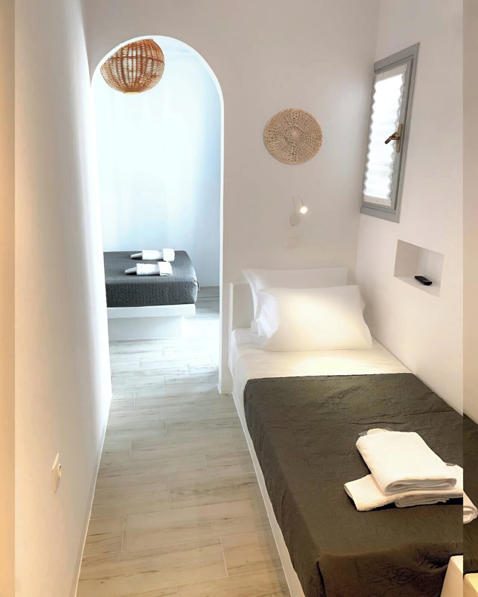 Triple Room | In-room safe, iron/ironing board, free WiFi, bed sheets
