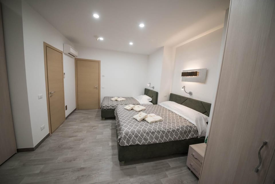 Memory foam beds, in-room safe, individually furnished, desk