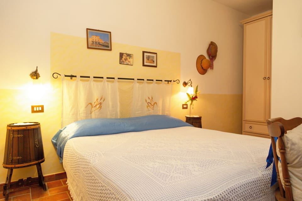 Classic Room, 1 Bedroom, Private Bathroom, Garden View | In-room safe, individually decorated, individually furnished, desk