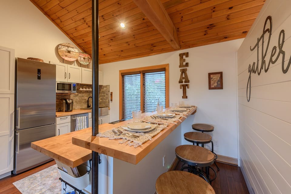 Nice 4-seat Bar for Dining
