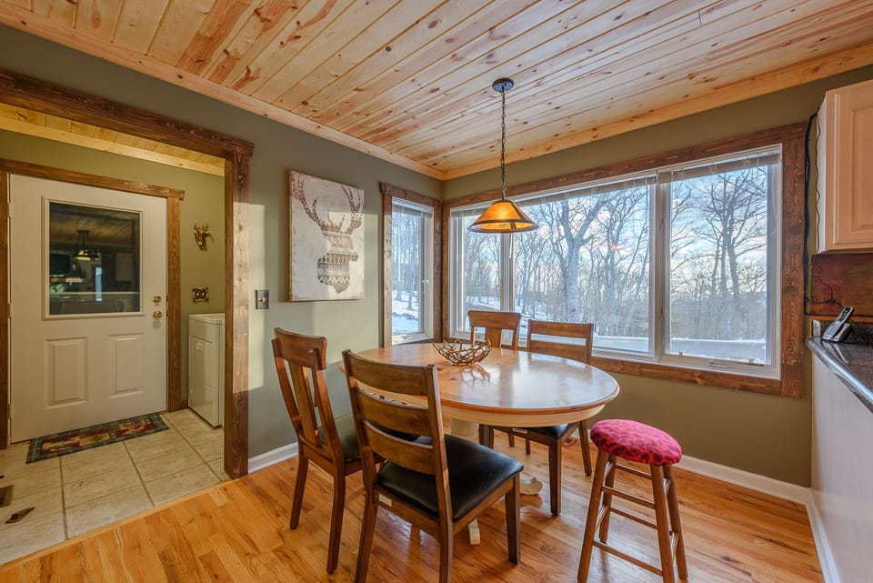 Breakfast Area in Kitchen offers additional Dining