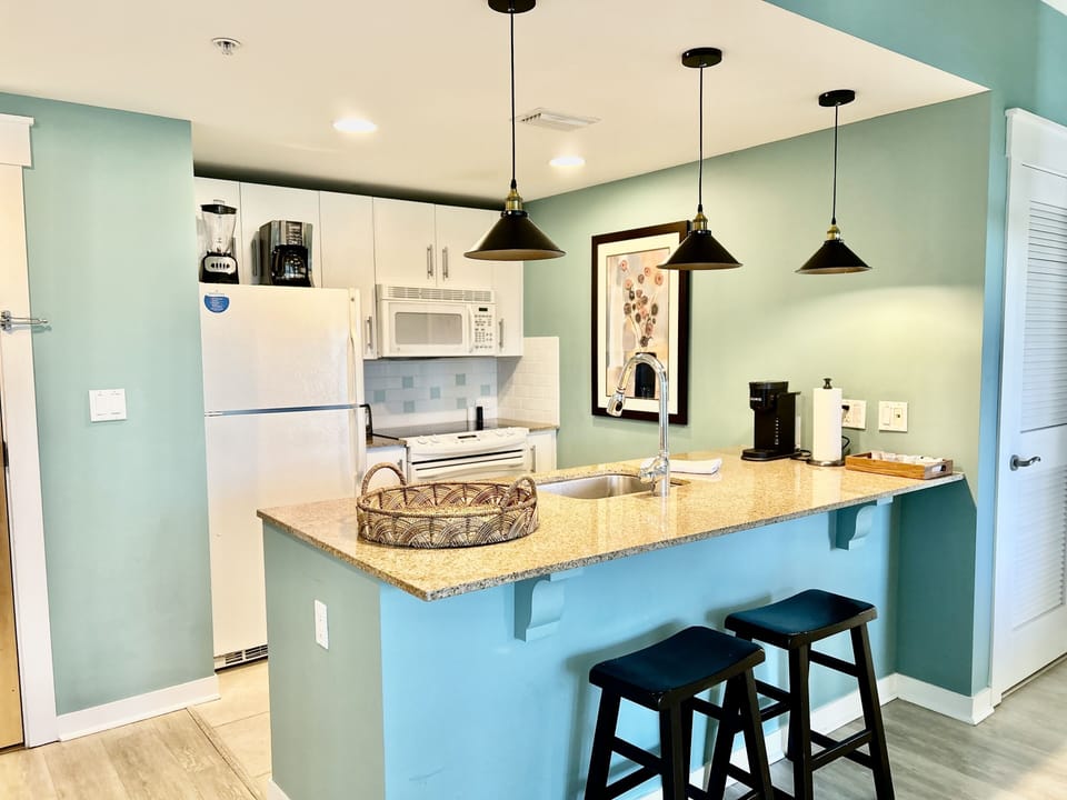 Bright well equipped kitchen 
