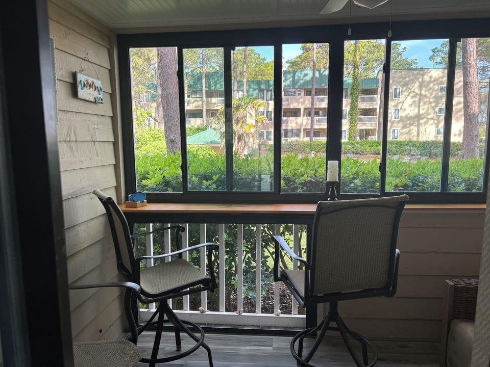 Enclosed Carolina Room with awesome views !