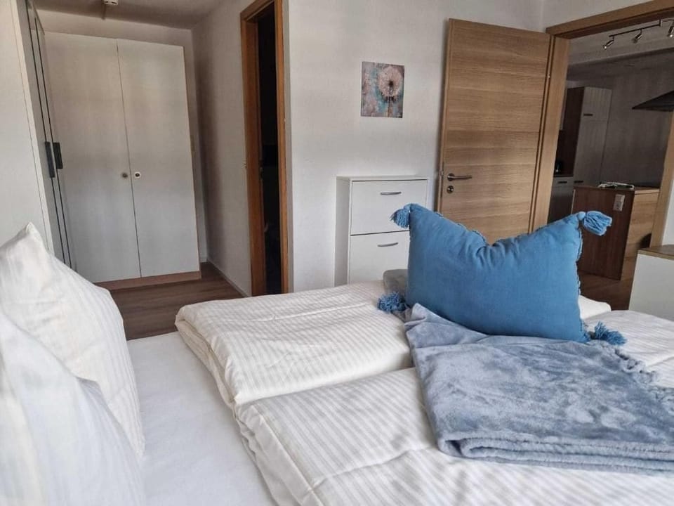 Standard Studio | Desk, blackout drapes, free WiFi, bed sheets