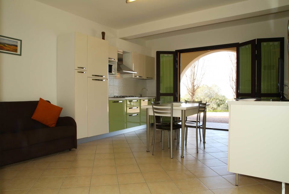 Classic Apartment, 1 Bedroom, Kitchen, Garden View | Living room | 32-inch flat-screen TV with digital channels, TV