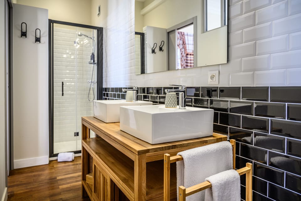 Double Room (Madeleine) | Premium bedding, pillowtop beds, desk, free WiFi