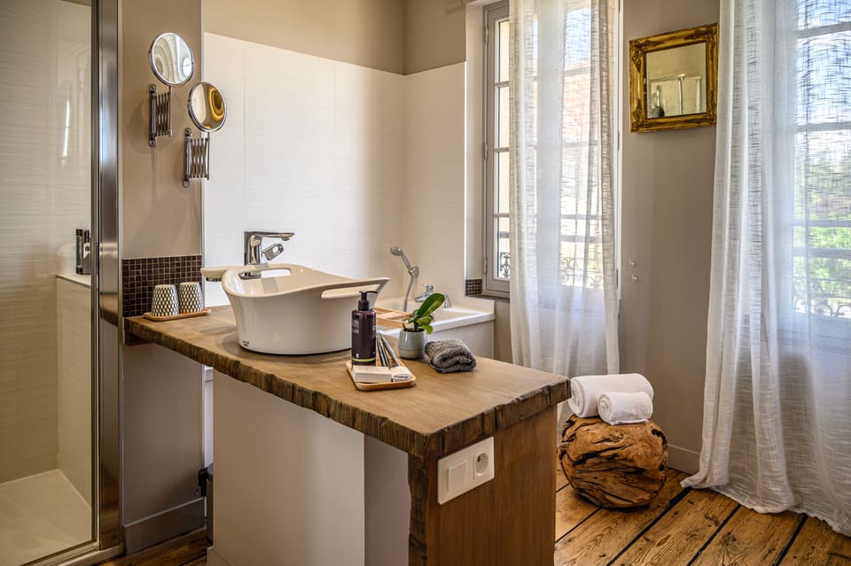 Luxury Double Room (Clos 1906) | Premium bedding, pillowtop beds, desk, free WiFi