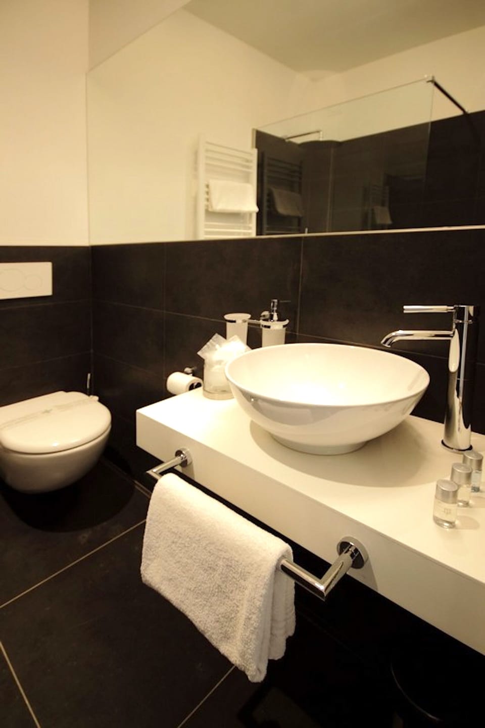 Economy Room | Bathroom | Shower, rainfall showerhead, free toiletries, hair dryer