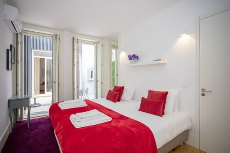 2 bedrooms, in-room safe, desk, iron/ironing board