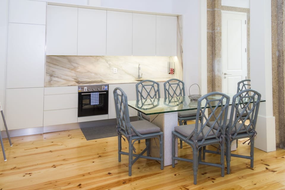 Apartment, 2 Bedrooms, Terrace | In-room dining