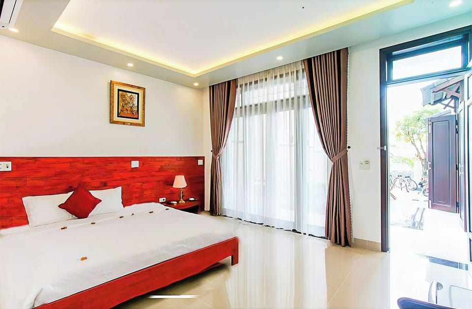 Deluxe Double Room, Garden View | Premium bedding, minibar, individually decorated, individually furnished