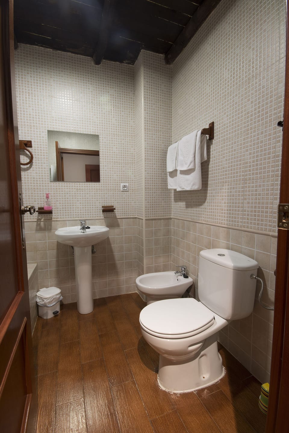 Twin Room | Bathroom | Bathtub, bidet, towels
