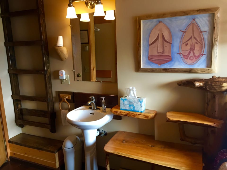 Standard Room, 1 Bedroom, Non Smoking (View Rooms with Loft) | Bathroom | Shower, hair dryer, towels