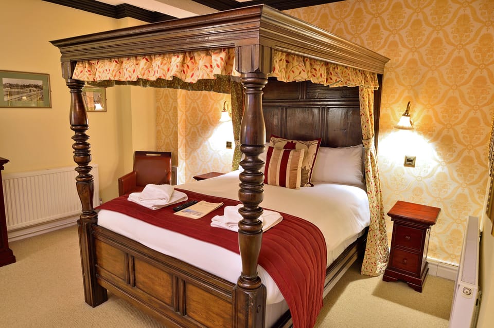 Four Poster Room | Iron/ironing board, Internet, bed sheets