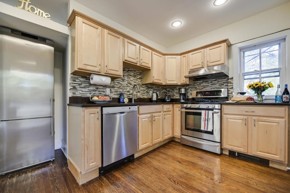 Large Kitchen for Cooking Area 