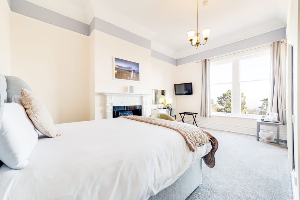 Deluxe Double Room, Ensuite (With View) | Free WiFi, bed sheets