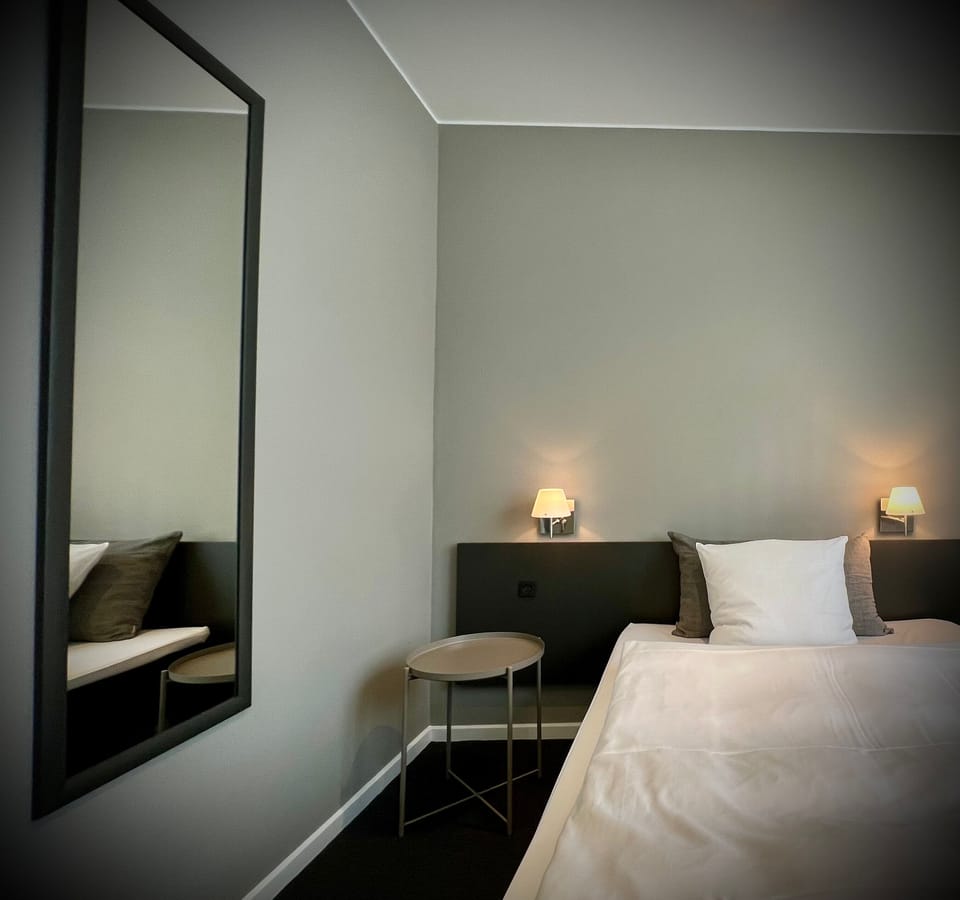 Single Room | Individually decorated, individually furnished, desk, laptop workspace