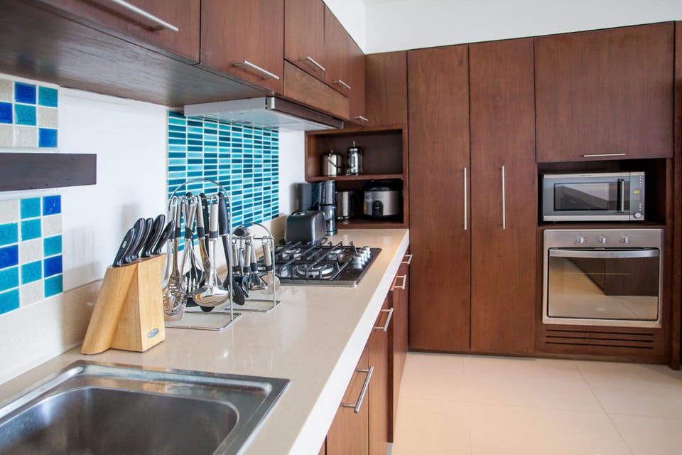 3 Bedrooms Villa | Private kitchen | Fridge, microwave, coffee/tea maker, electric kettle