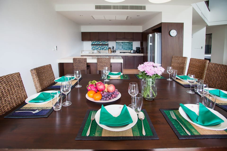 3 Bedrooms Villa | In-room dining