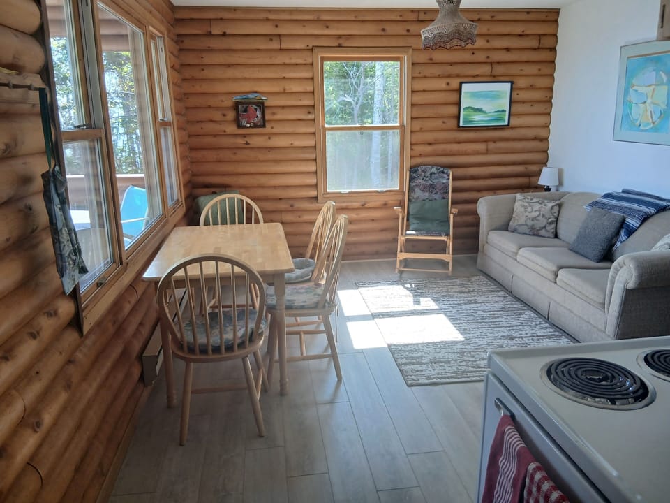 livingroom log cottage 2