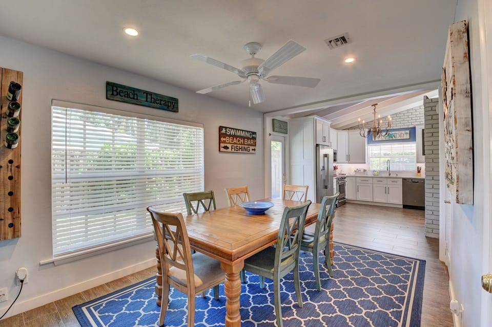 Eat in kitchen with table for up to 6 people
