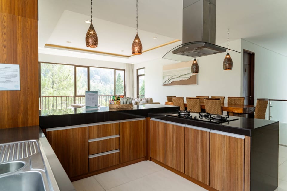 Family Villa, 6 Bedrooms | Private kitchen | Fridge, microwave, stovetop, electric kettle