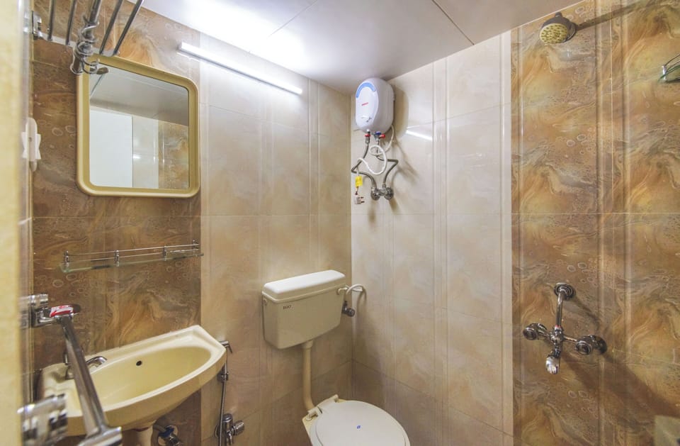 Shower, free toiletries, towels