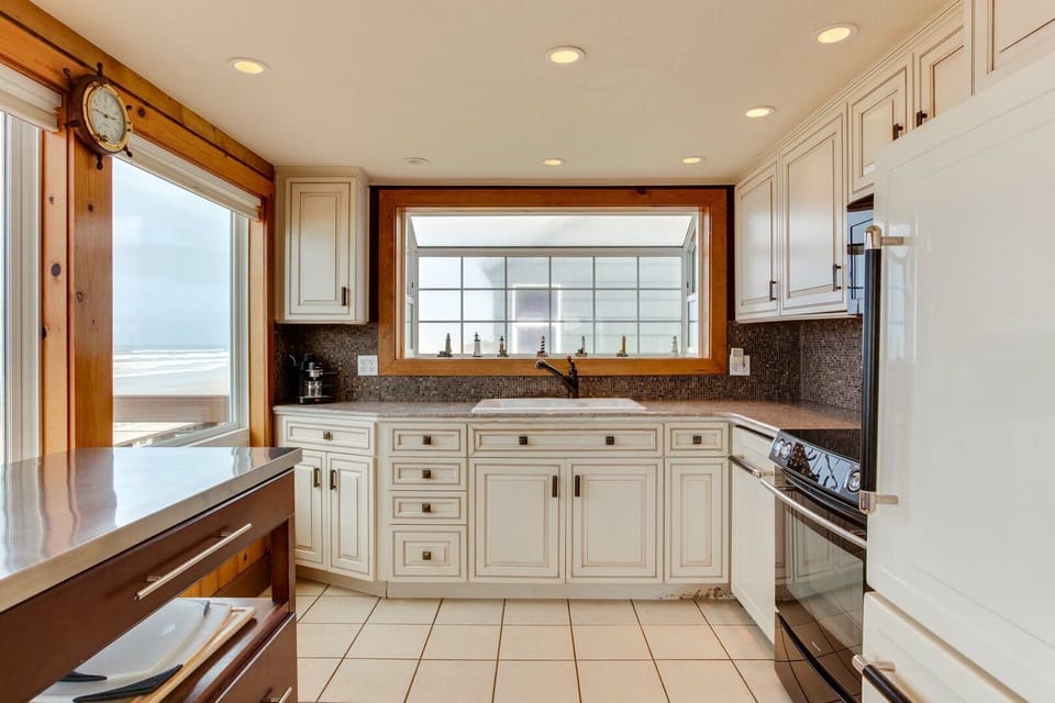 Sunny and open kitchen.