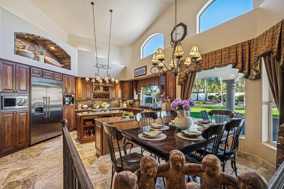 Breakfast Nook + Chefs Kitchen