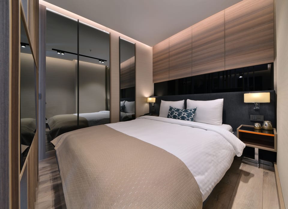 Superior Room | Minibar, in-room safe, desk, soundproofing