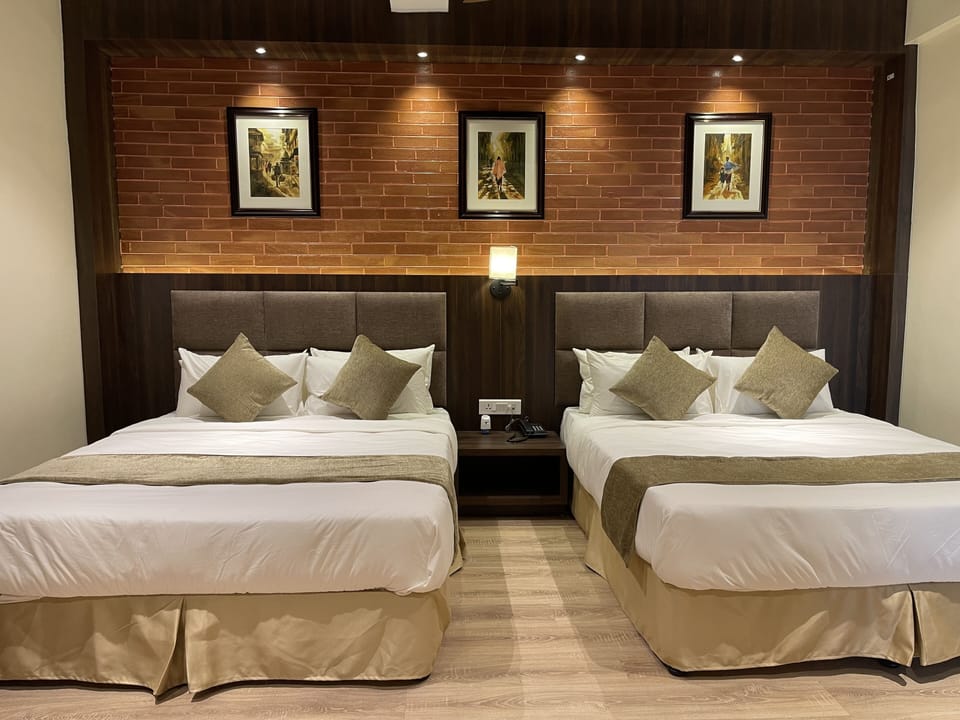 Executive Triple Room, 2 Queen Beds | 1 bedroom, premium bedding, memory foam beds, minibar