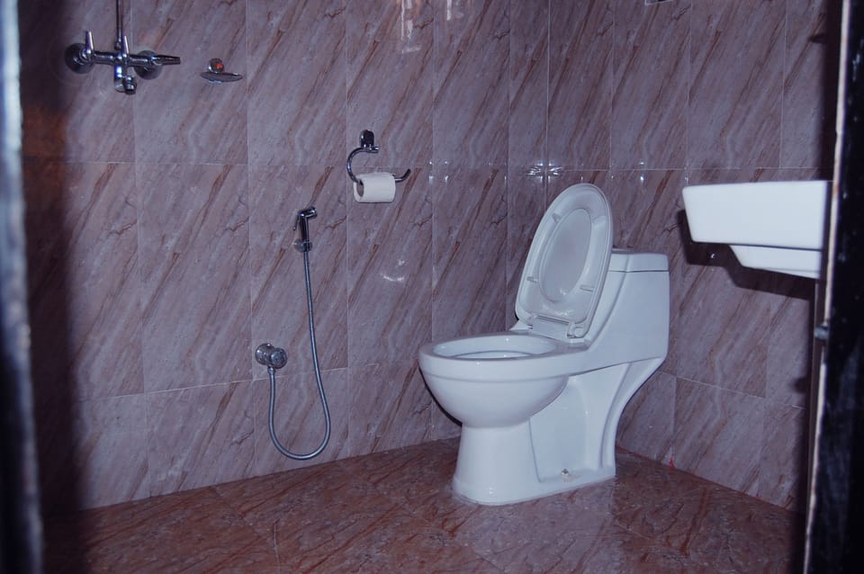 Family Room | Bathroom | Shower, free toiletries, slippers, towels