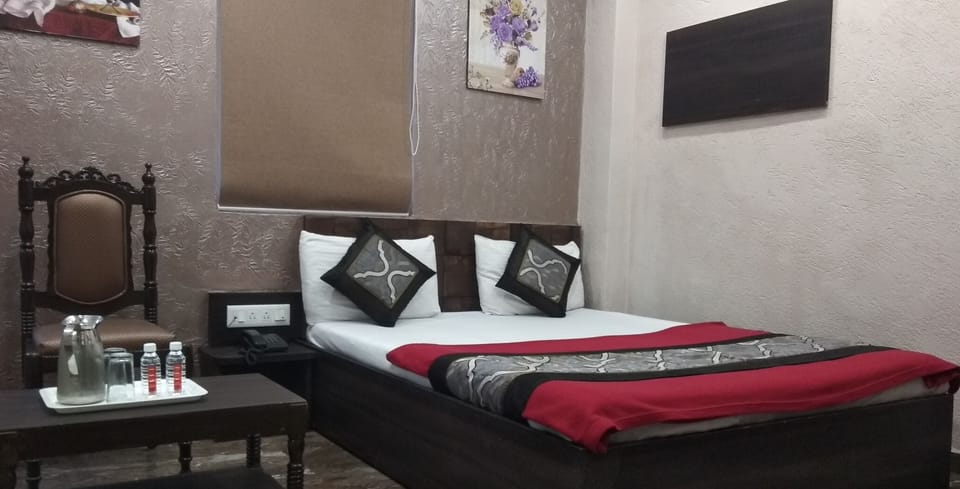Deluxe Non AC Room | Individually decorated, individually furnished, desk, blackout drapes