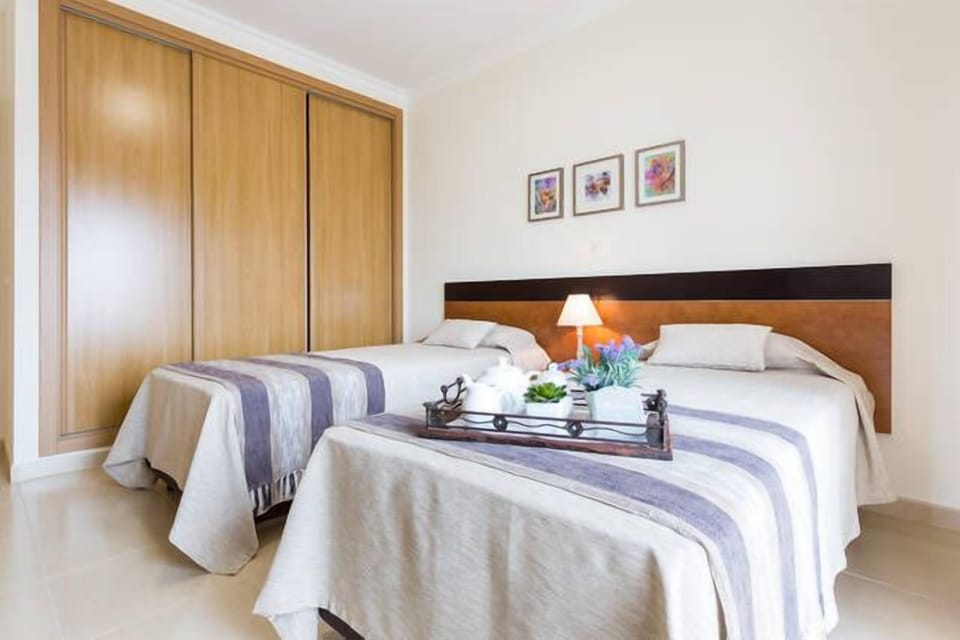 Spacious room with ample cupboard space - choice of twin beds or king size bed