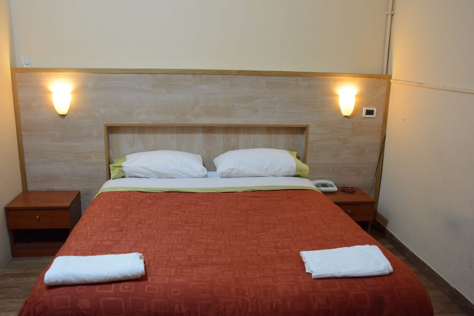 Double Room | Free WiFi, bed sheets