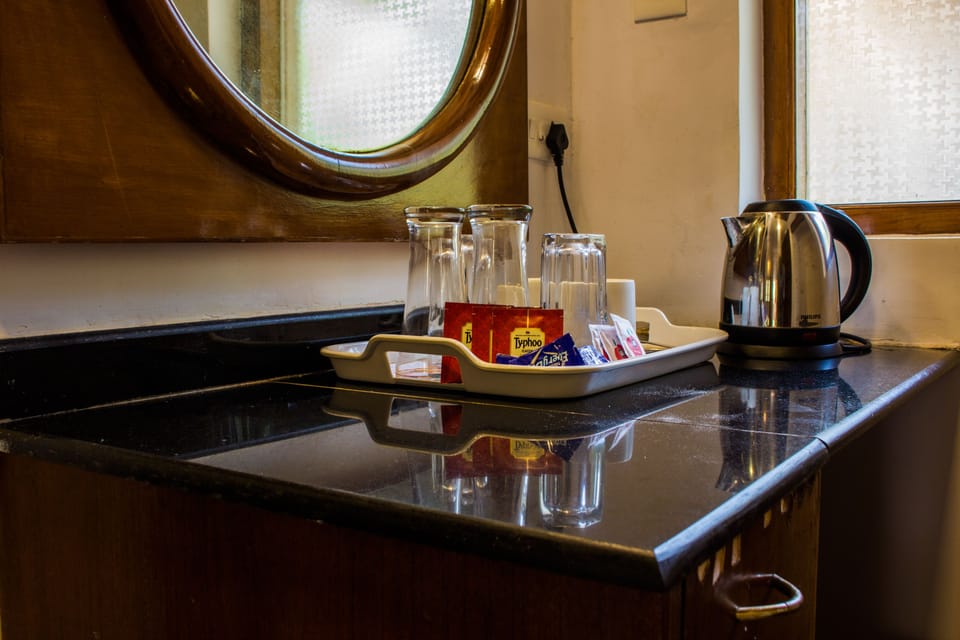 Standard Double Room, 1 King Bed, Non Smoking, Garden View | Dining