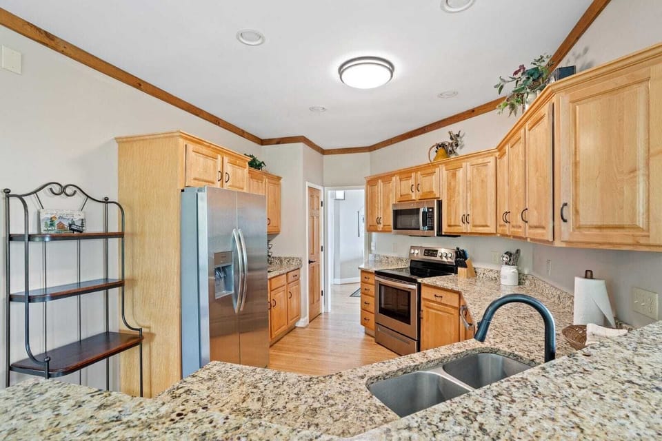 Spacious Kitchen with Granite Counter Tops and Stainless Appliances