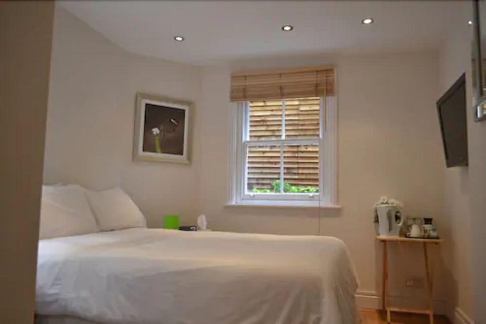 Standard Double Room, 1 Double Bed | In-room safe, iron/ironing board, free WiFi, bed sheets