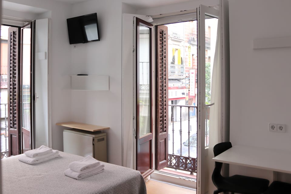 Large Double Room | Iron/ironing board, free WiFi, bed sheets