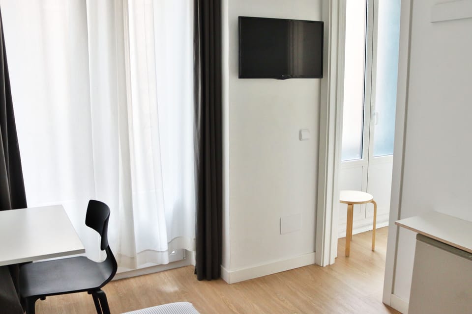 Single Room | Iron/ironing board, free WiFi, bed sheets