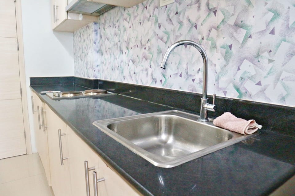 One Bedroom Unit | Private kitchenette | Full-size fridge, microwave, stovetop, electric kettle